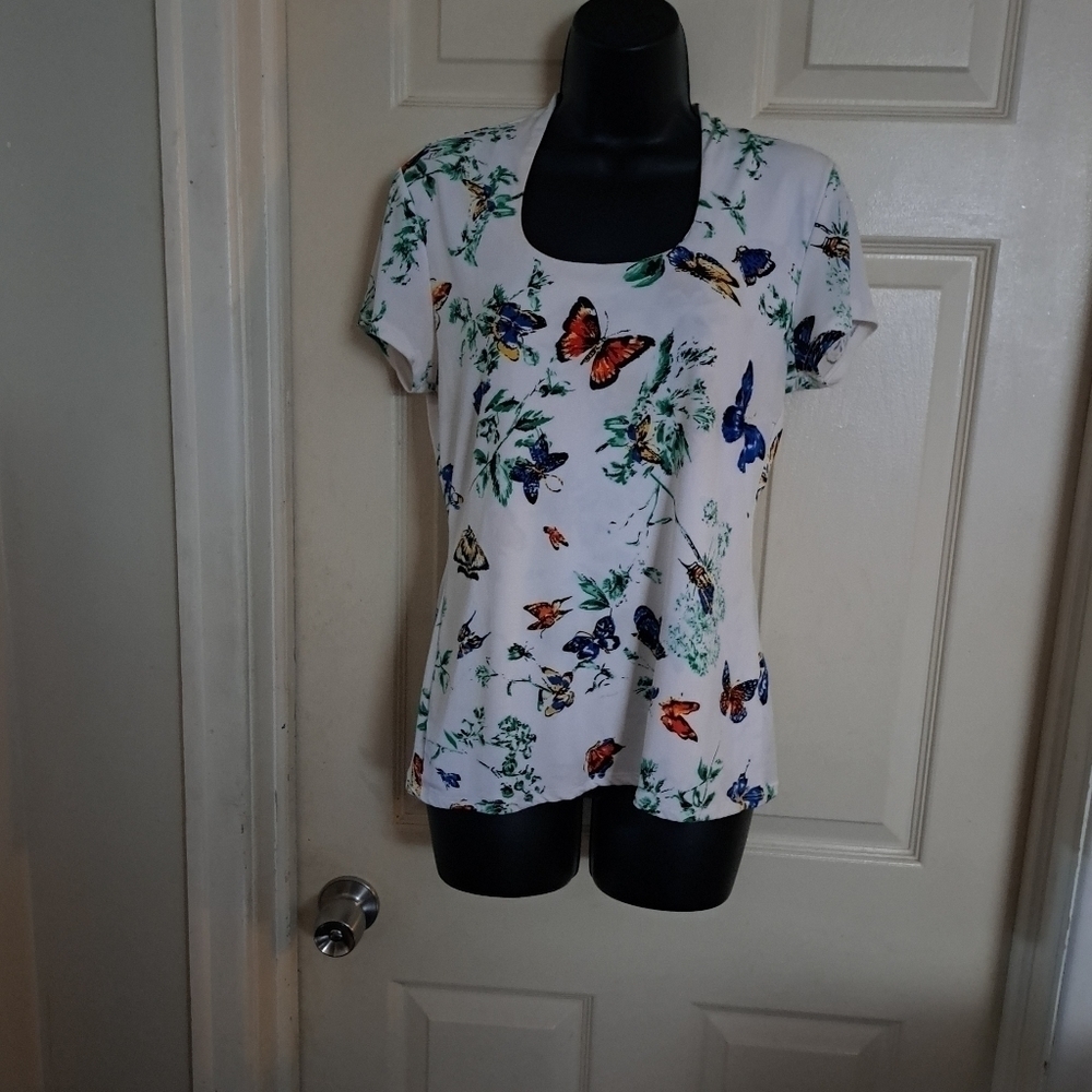 Premise butterfly blouse size medium A-46 5/$25